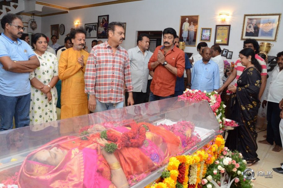 Celebrities-Pay-Homage-to-Vijaya-Nirmala-Garu